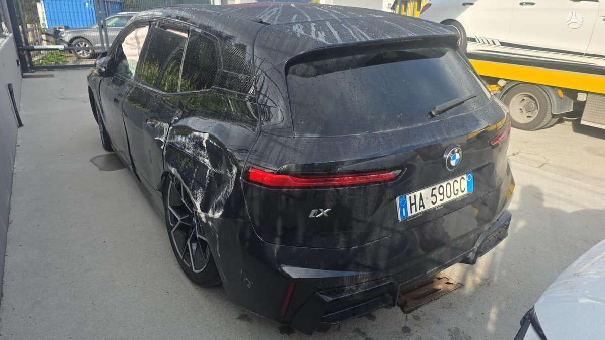 BMW iX - 4