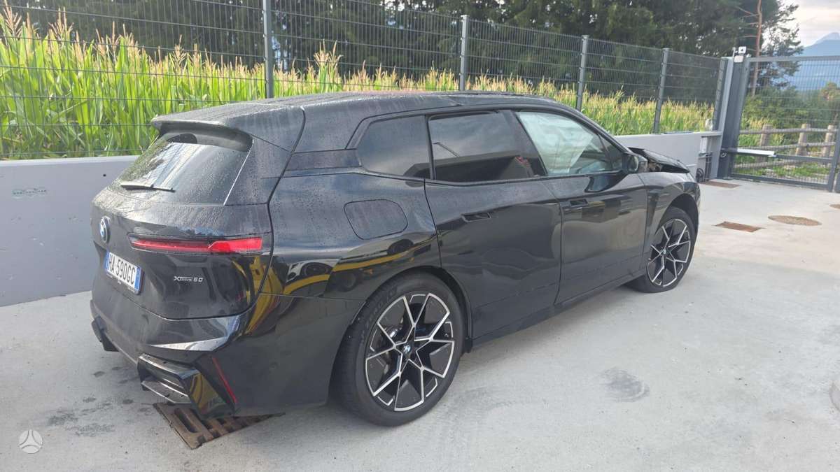 BMW iX - 6