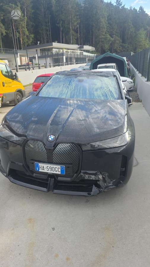 BMW iX - 1