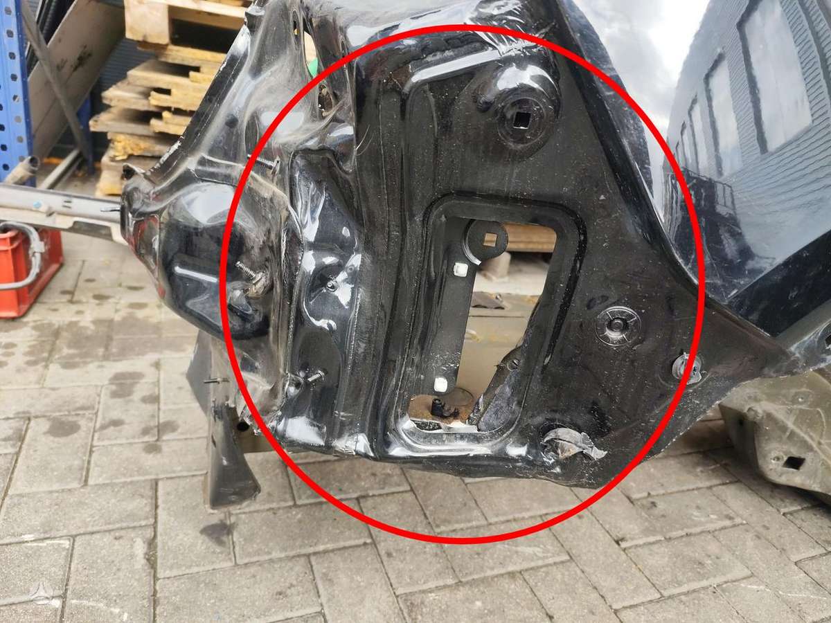 Audi Q4 e-tron hood (front, rear)