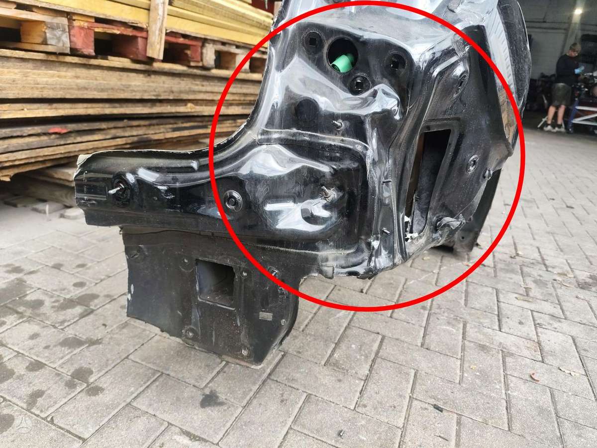 Audi Q4 e-tron hood (front, rear)