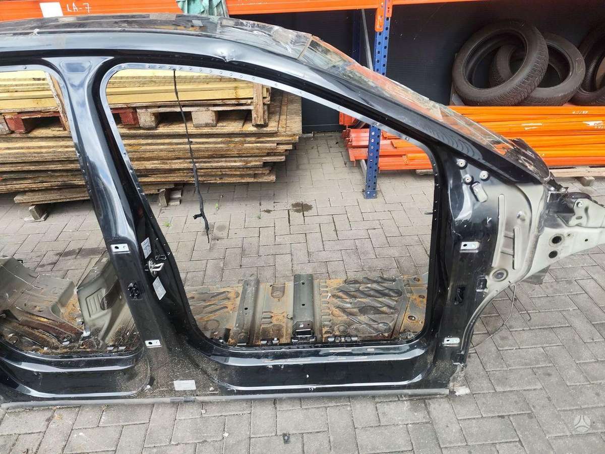Audi Q4 e-tron hood (front, rear)