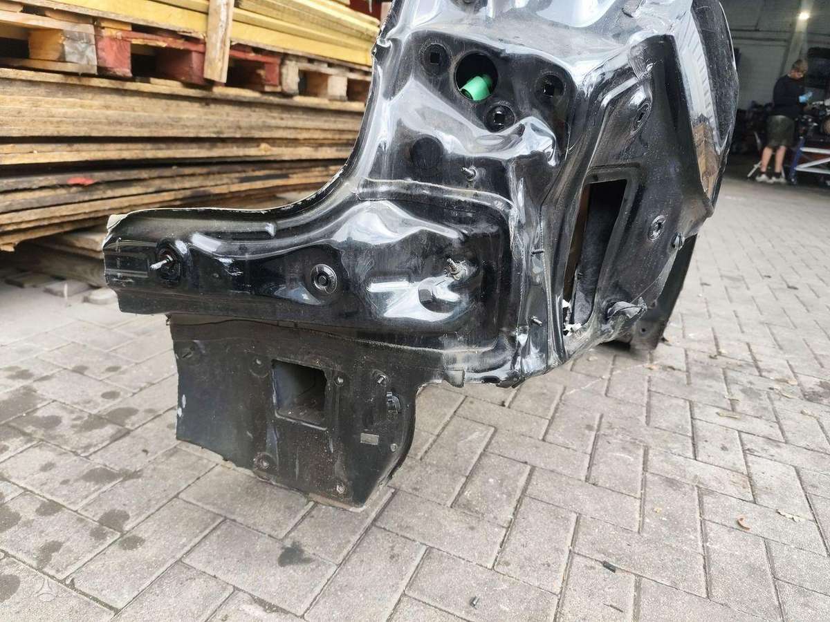 Audi Q4 e-tron hood (front, rear)