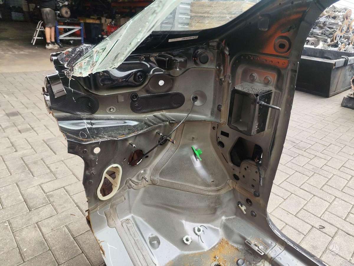 Audi Q4 e-tron dangtis (priekinis, galinis)