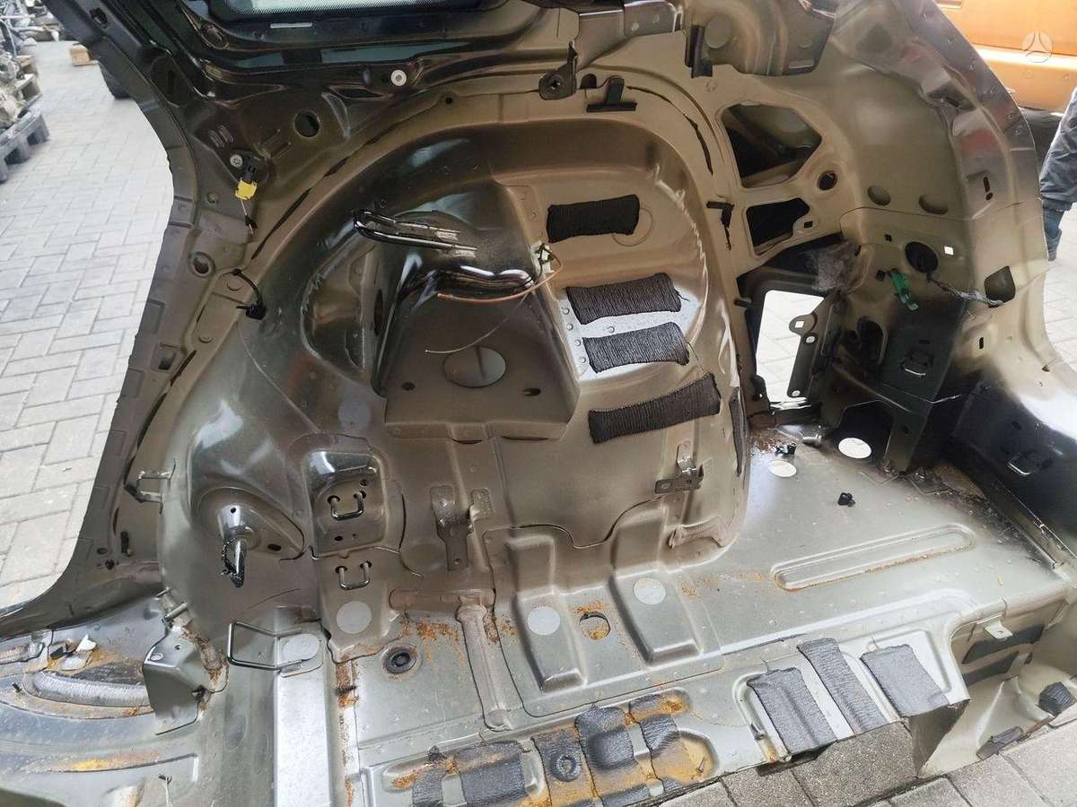 Audi Q4 e-tron dangtis (priekinis, galinis)
