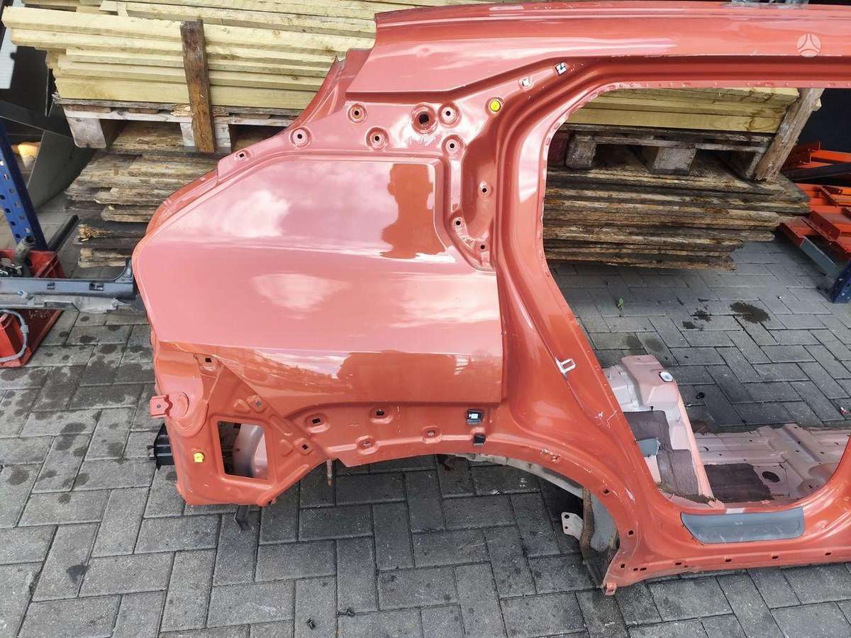 Kia EV3 hood (front, rear)