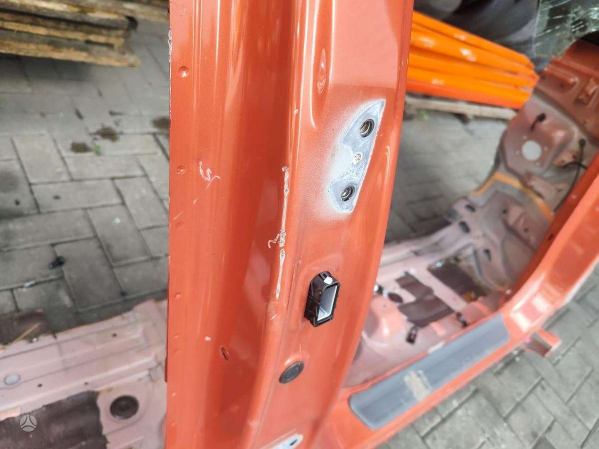 Kia EV3 hood (front, rear)