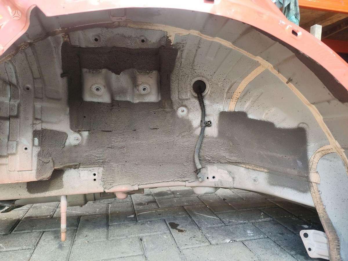 Kia EV3 hood (front, rear)