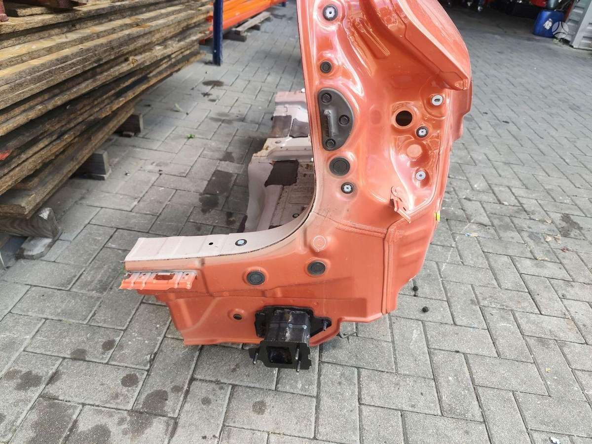 Kia EV3 hood (front, rear)