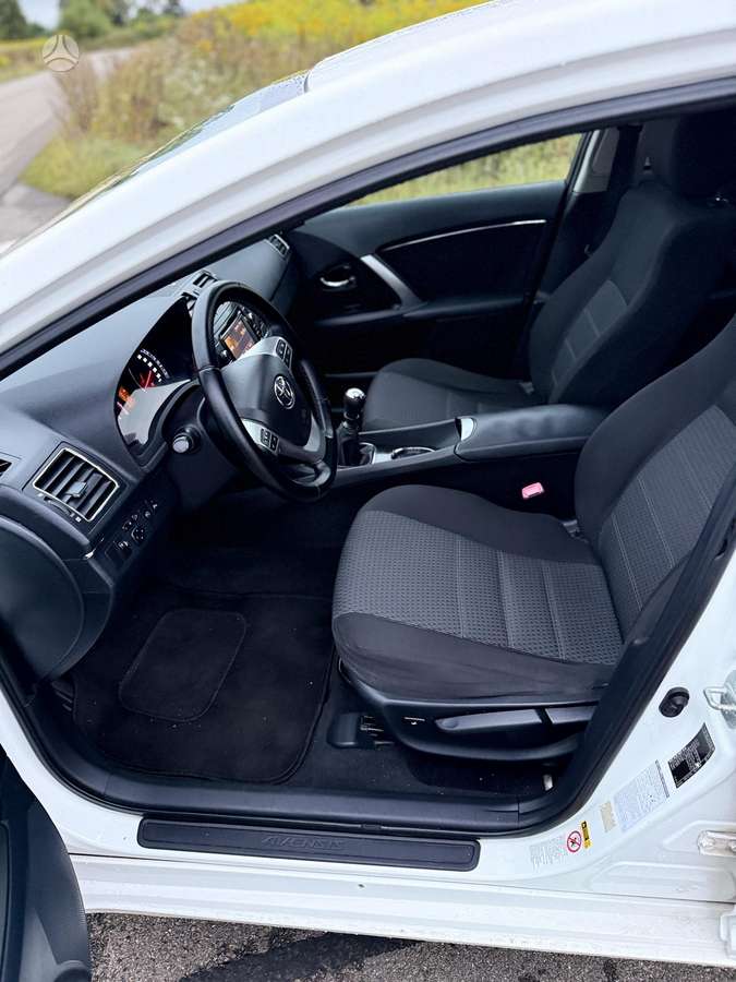 Toyota Avensis - 9