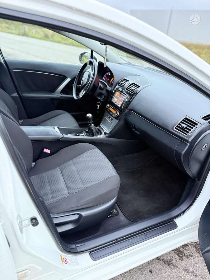 Toyota Avensis - 10