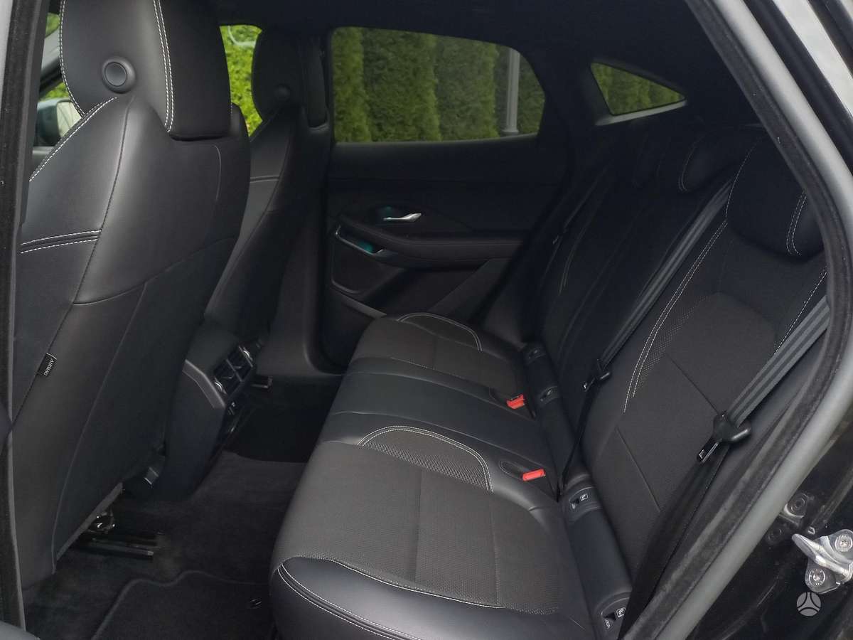 Jaguar E-Pace, 2.0 l., off-road / crossover