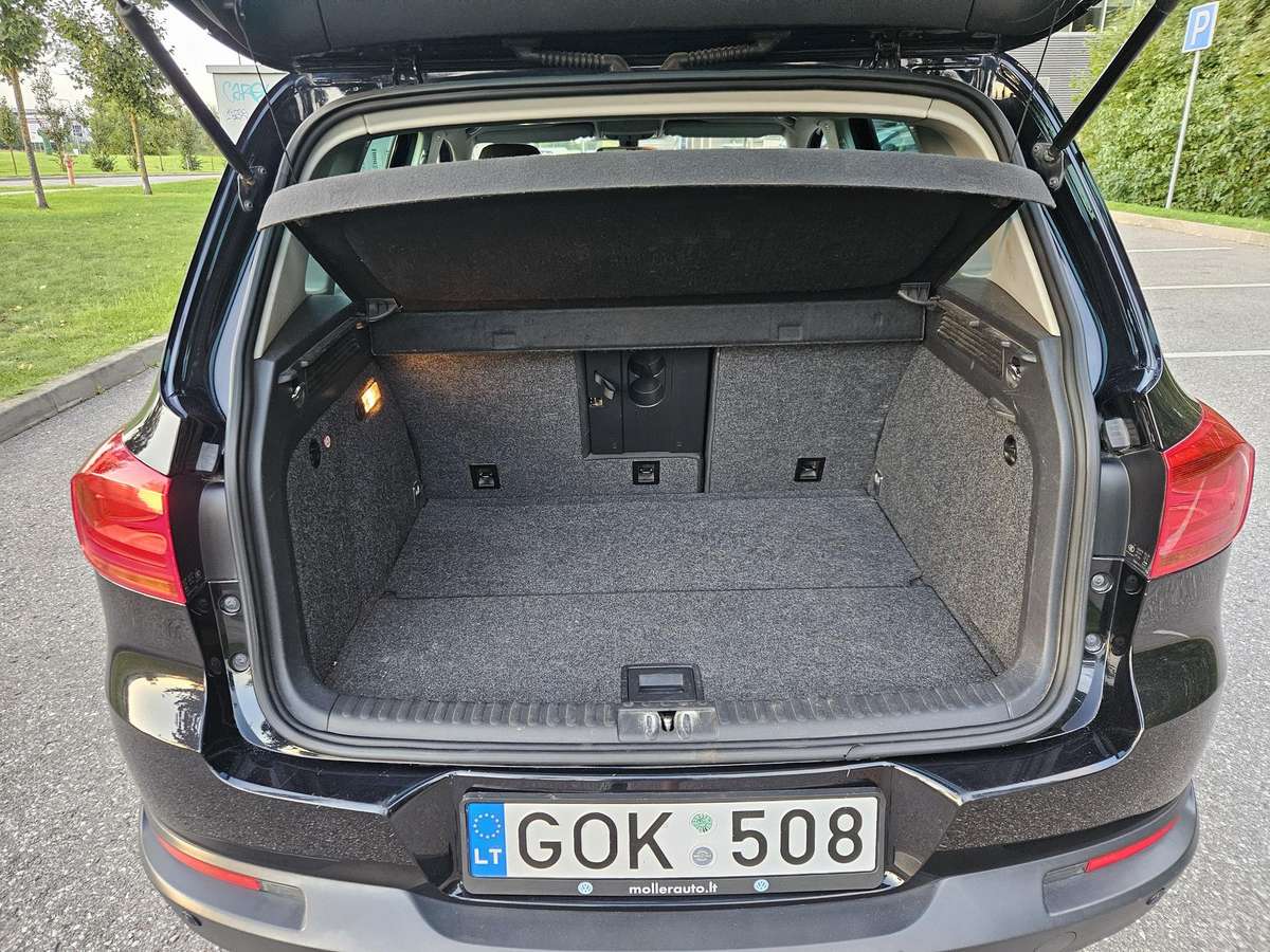 Volkswagen Tiguan - 12