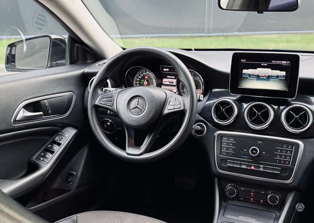 Mercedes-Benz CLA200 - 2