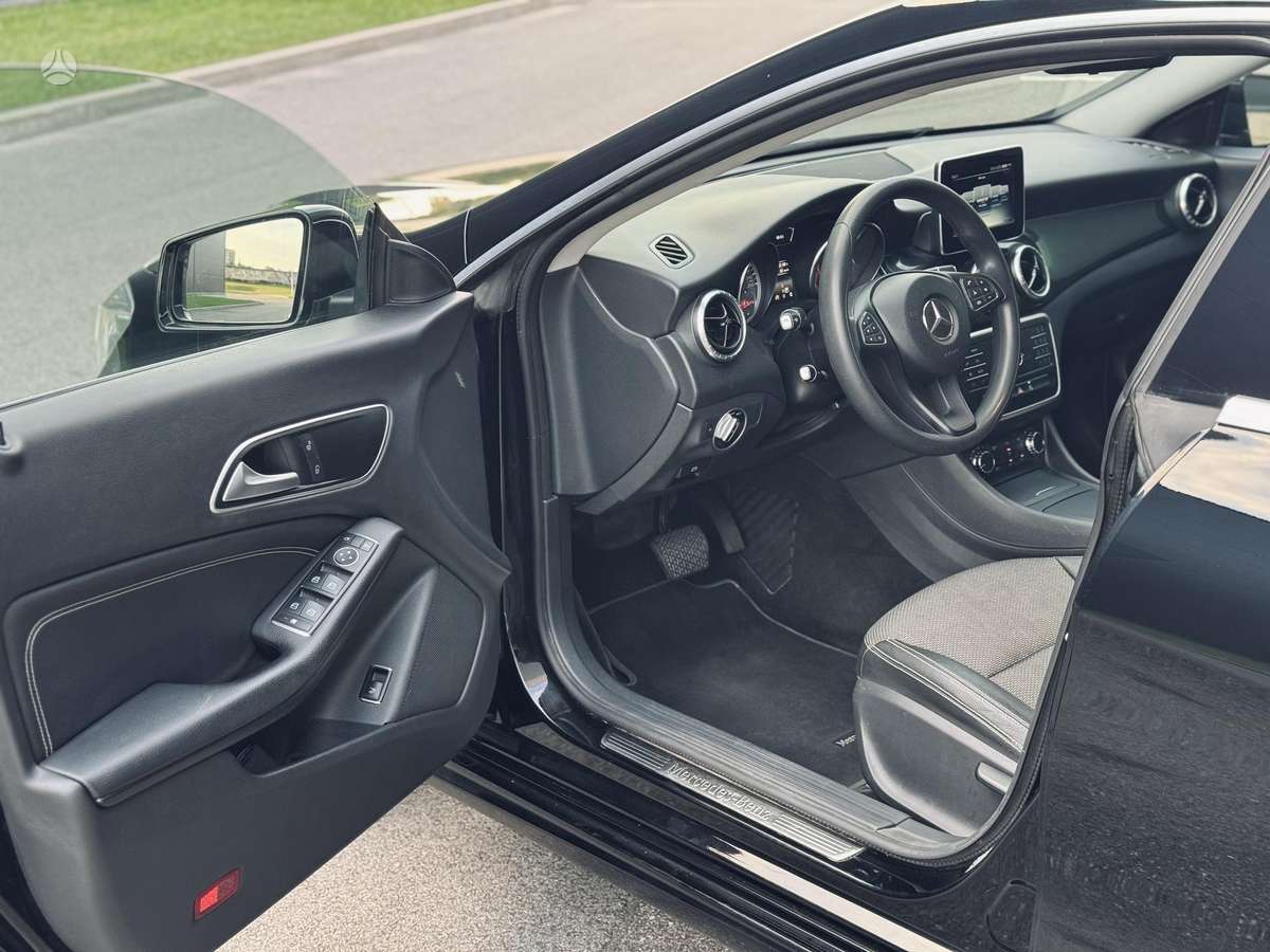 Mercedes-Benz CLA200 - 11