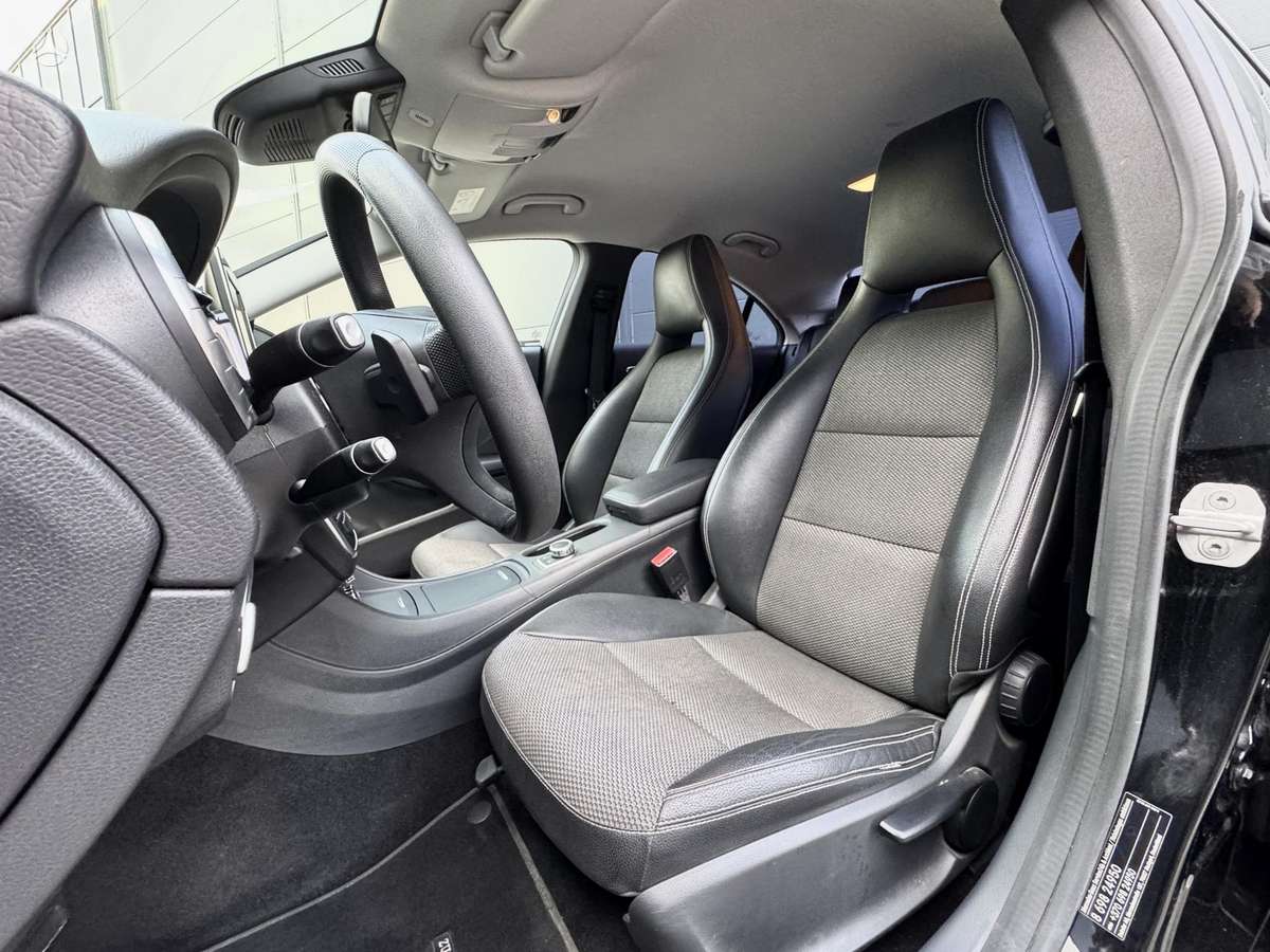 Mercedes-Benz CLA200 - 12