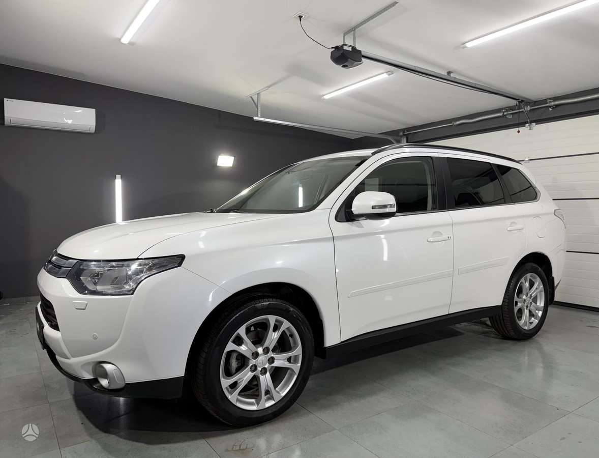 Mitsubishi Outlander - 1