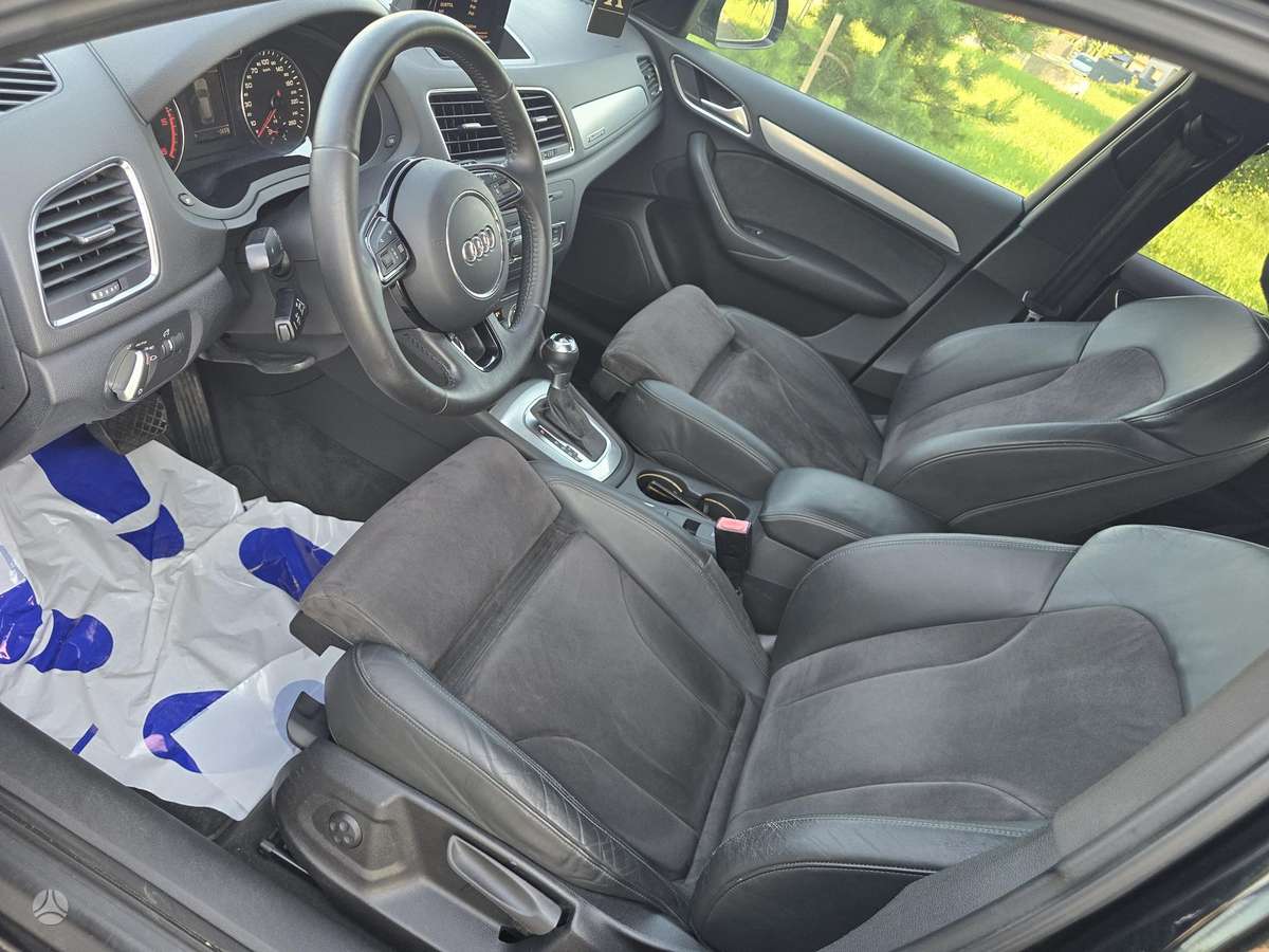 Audi Q3, 2.0 l., off-road / crossover