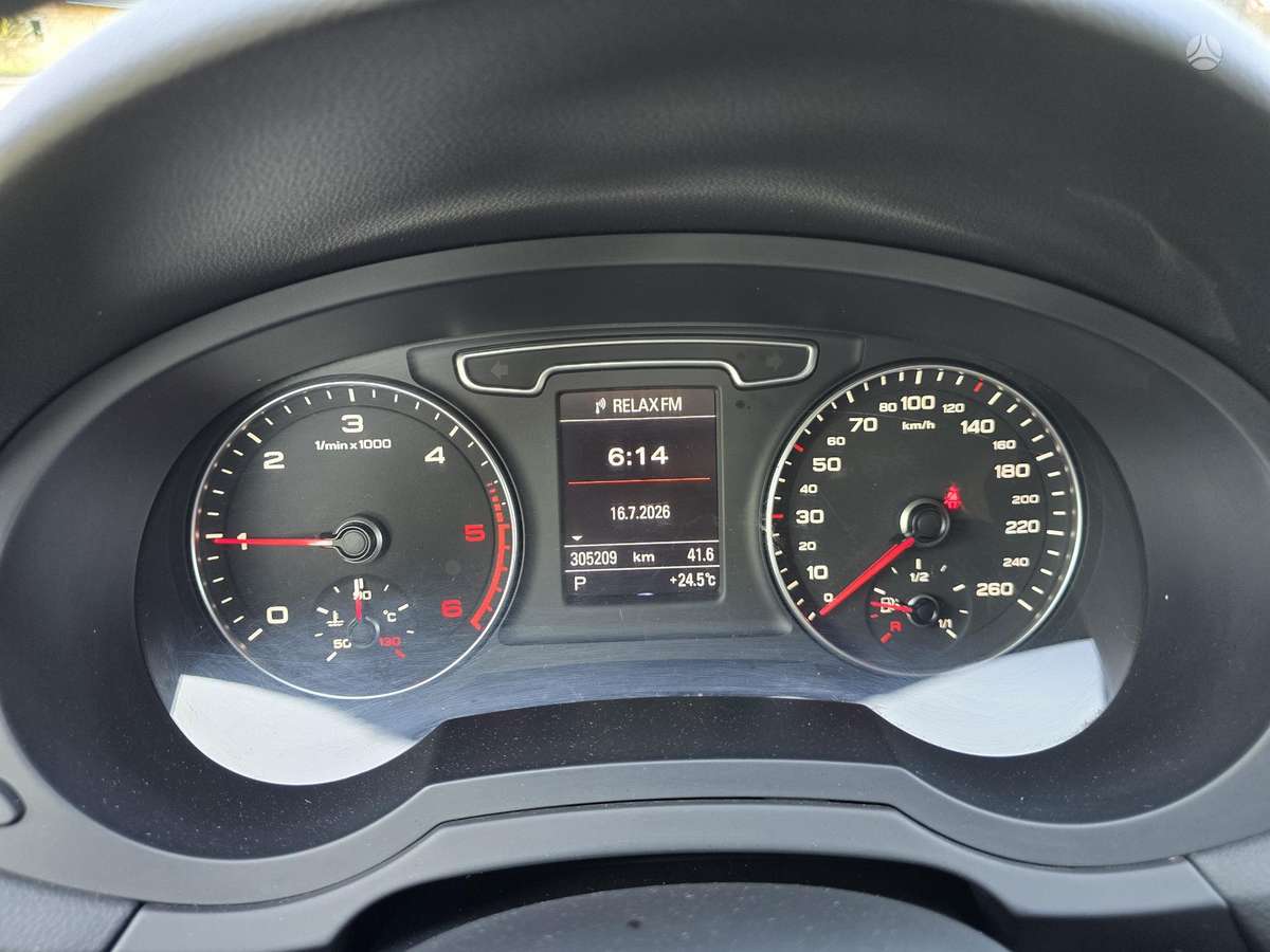 Audi Q3, 2.0 l., Внедорожник / Кроссовер
