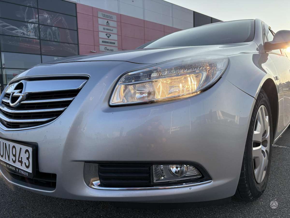 Opel Insignia, 1.8 l., Седан
