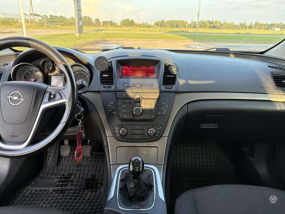 Opel Insignia, 1.8 l., Седан