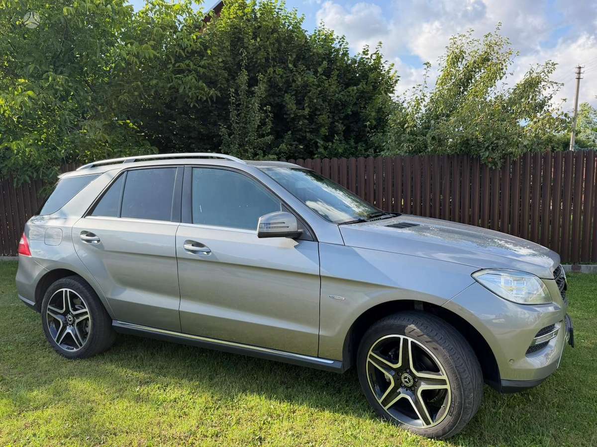 Mercedes-Benz ML350 - 1