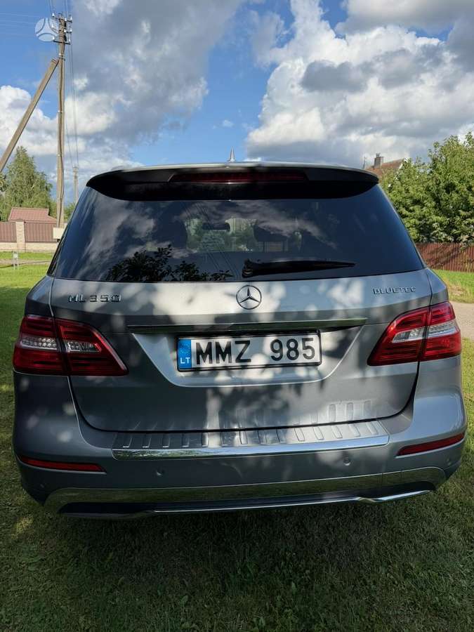 Mercedes-Benz ML350 - 3