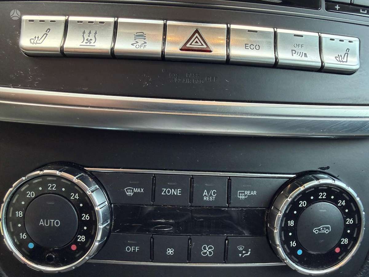 Mercedes-Benz ML350 - 10