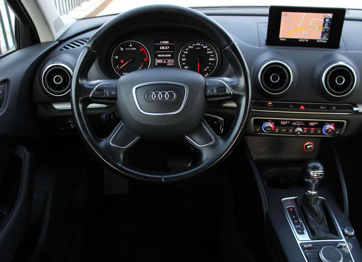 Audi A3, 1.6 l., Седан