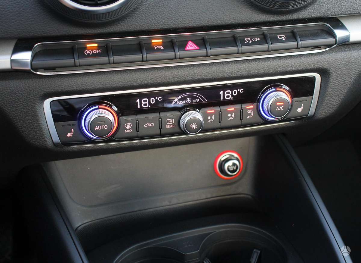 Audi A3, 1.6 l., Седан