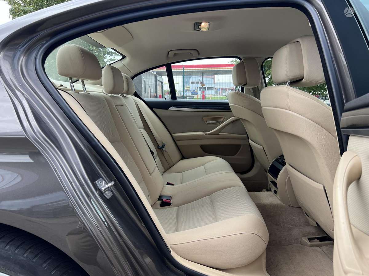 BMW 520, 2.0 l., saloon / sedan