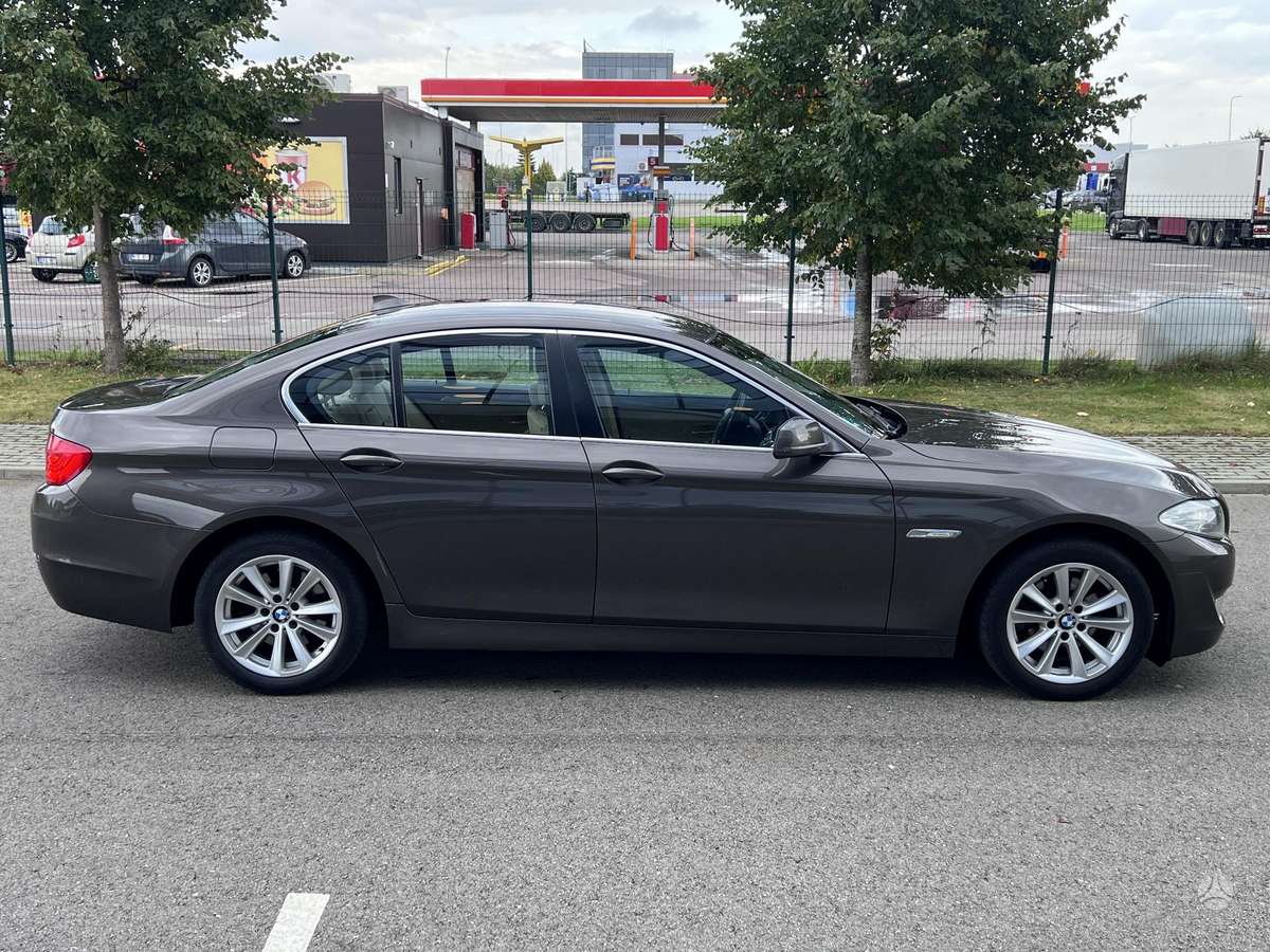 BMW 520, 2.0 l., saloon / sedan