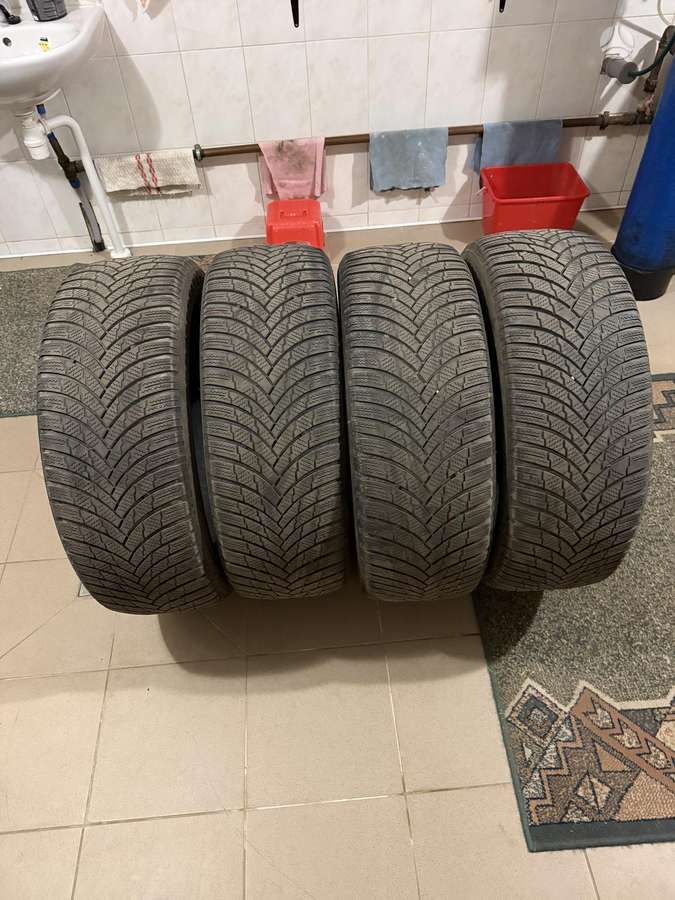 Firestone WiNTER HAWK 4, всесезонные 235/55 R19
