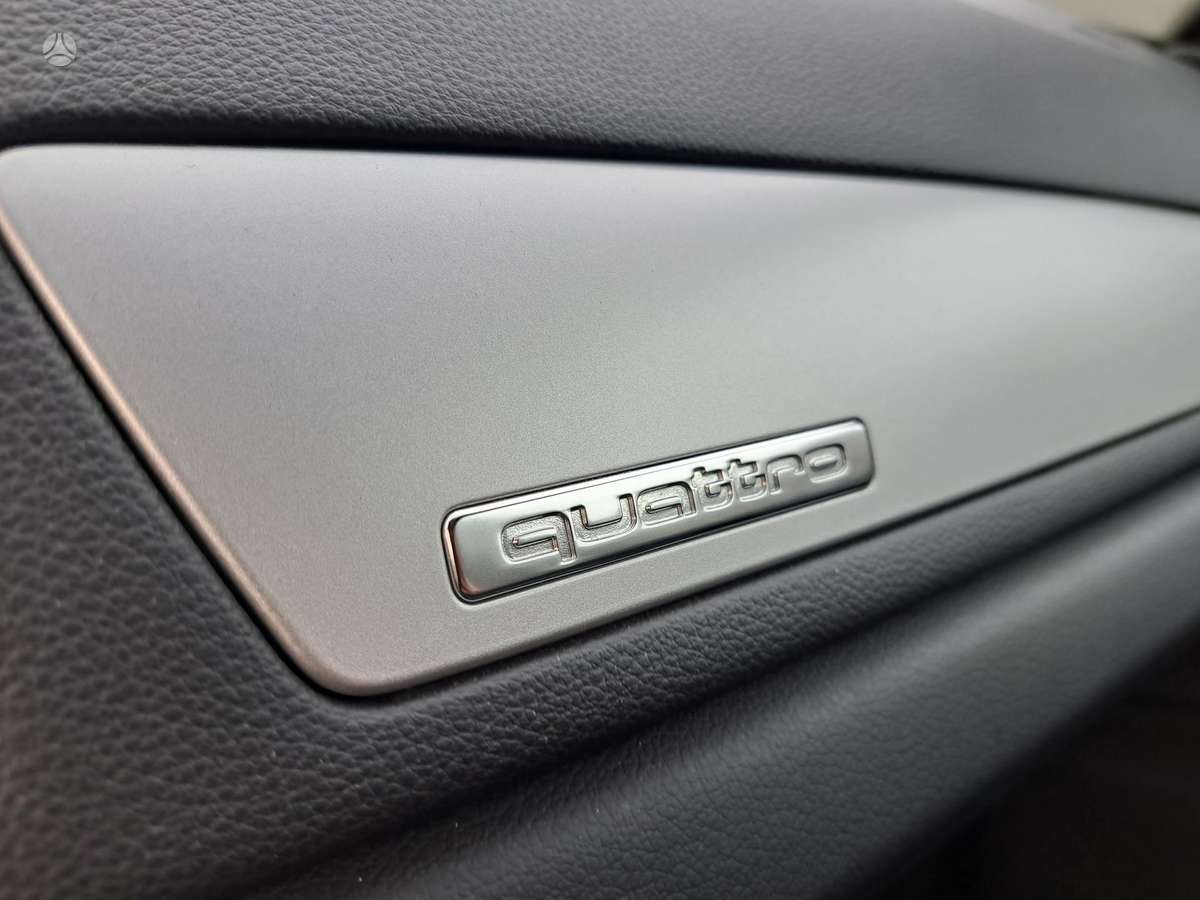 Audi Q3, 2.0 l., off-road / crossover