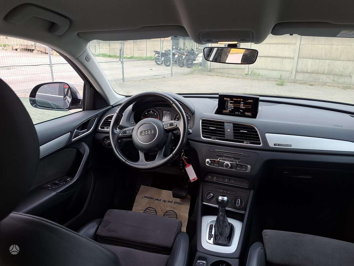 Audi Q3, 2.0 l., off-road / crossover