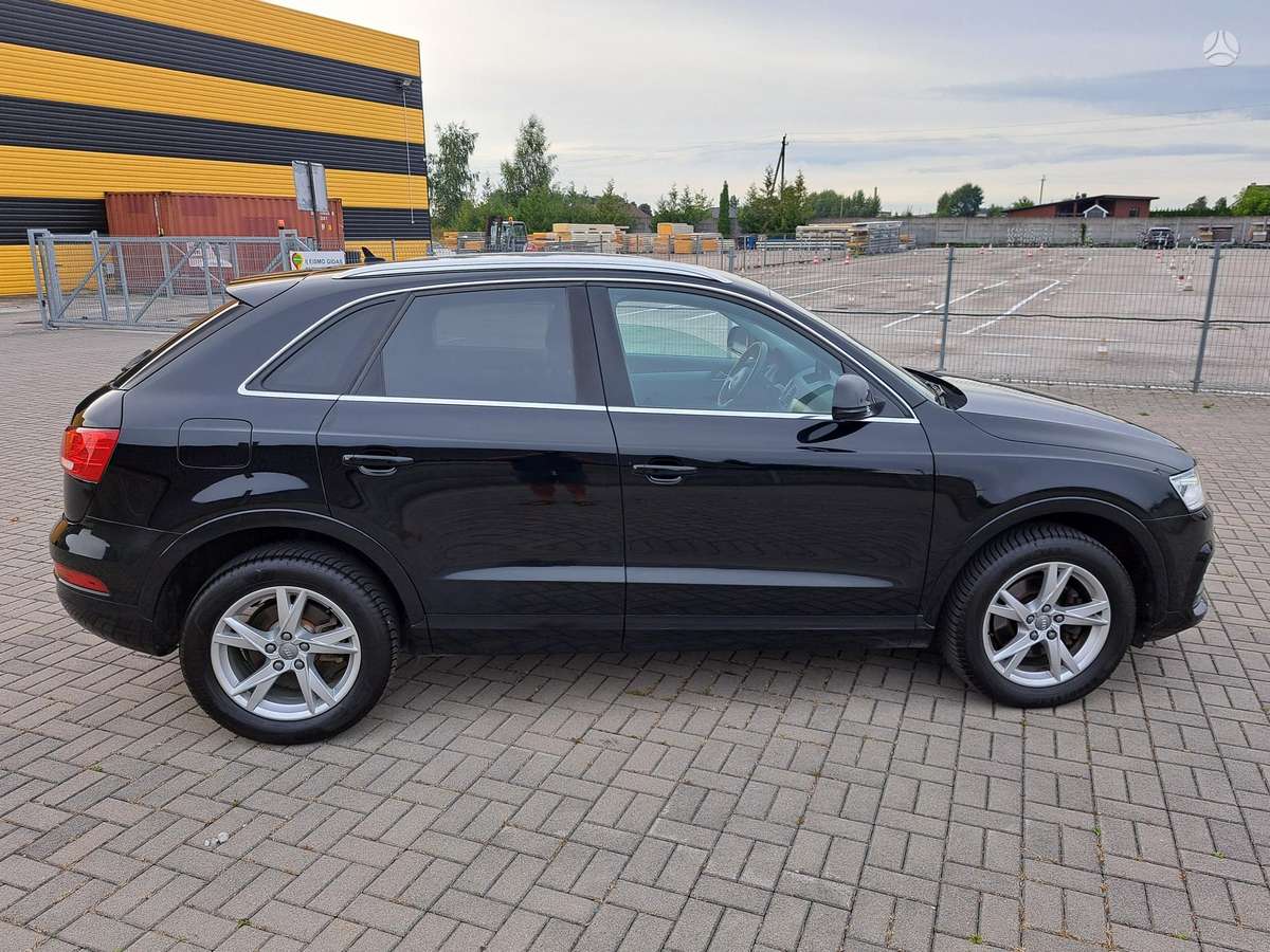 Audi Q3, 2.0 l., off-road / crossover