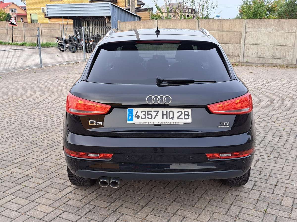 Audi Q3, 2.0 l., off-road / crossover