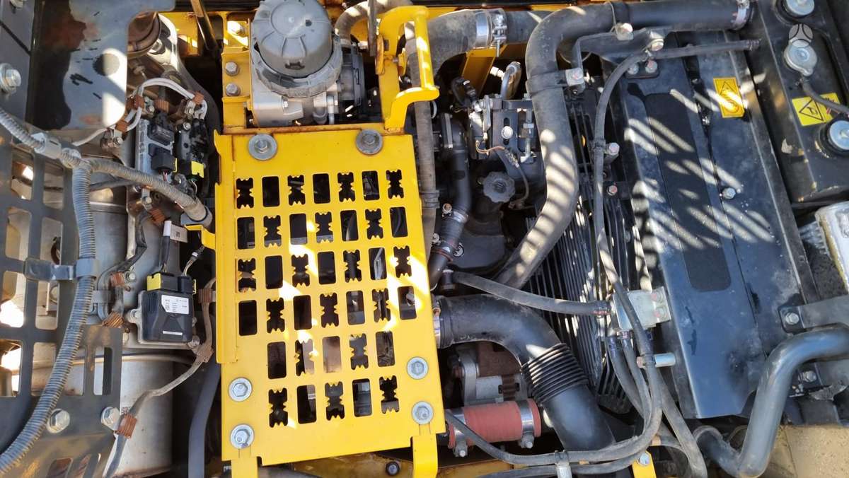 Komatsu PC 210 LC-11E0, экскаваторы