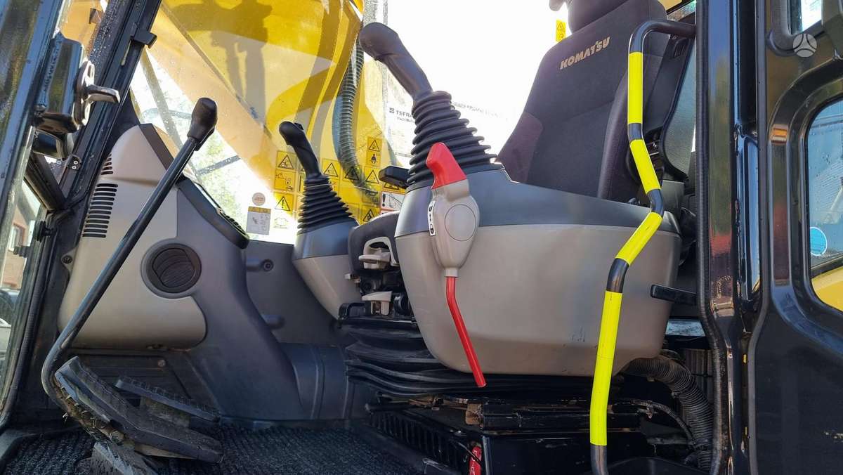 Komatsu PC 210 LC-11E0, экскаваторы