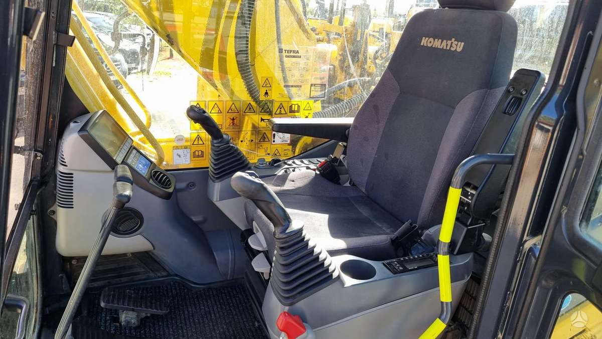 Komatsu PC 210 LC-11E0, экскаваторы