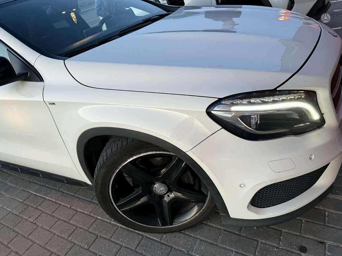 Mercedes-Benz GLA220 - 11