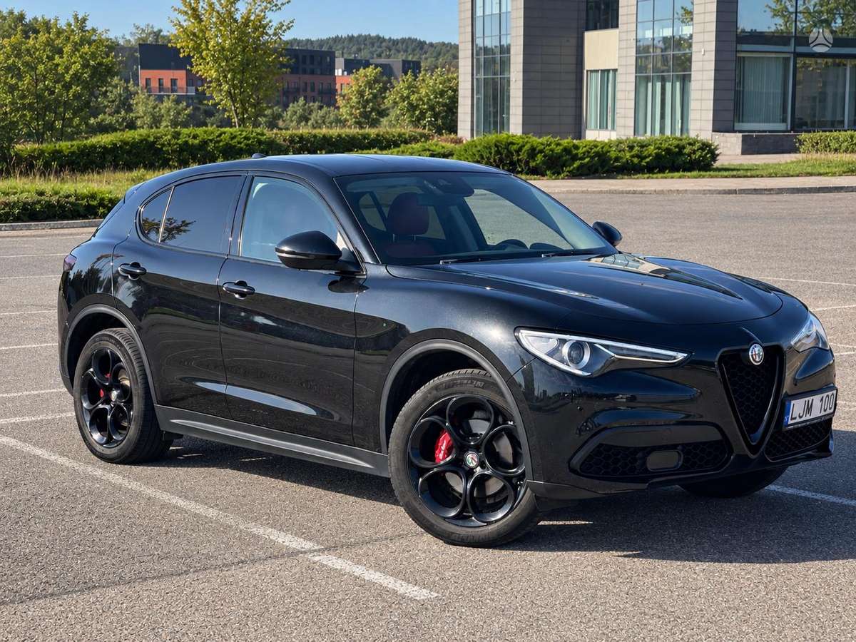 Alfa Romeo Stelvio - 1