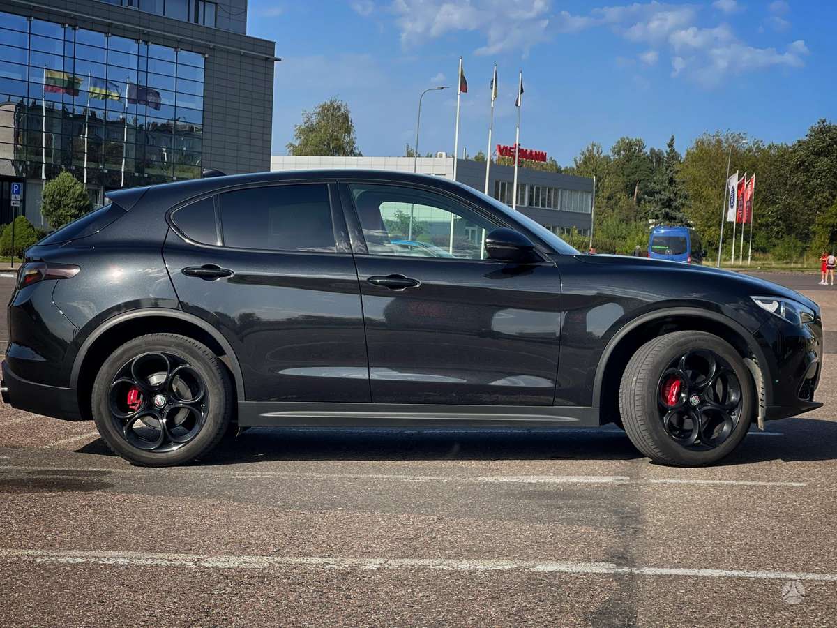 Alfa Romeo Stelvio - 2