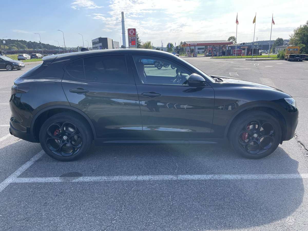 Alfa Romeo Stelvio - 8
