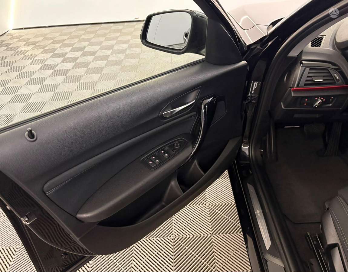 BMW 120, 1.5 l., hatchback