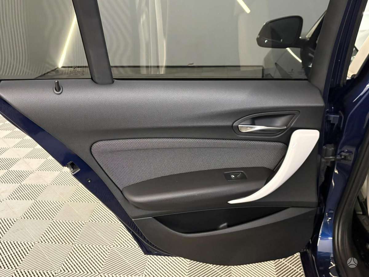 BMW 120, 2.0 l., hatchback