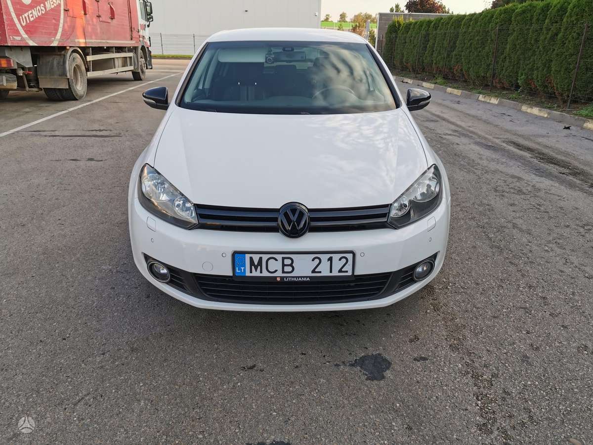 Volkswagen Golf - 1
