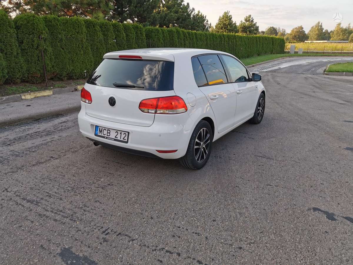 Volkswagen Golf - 6