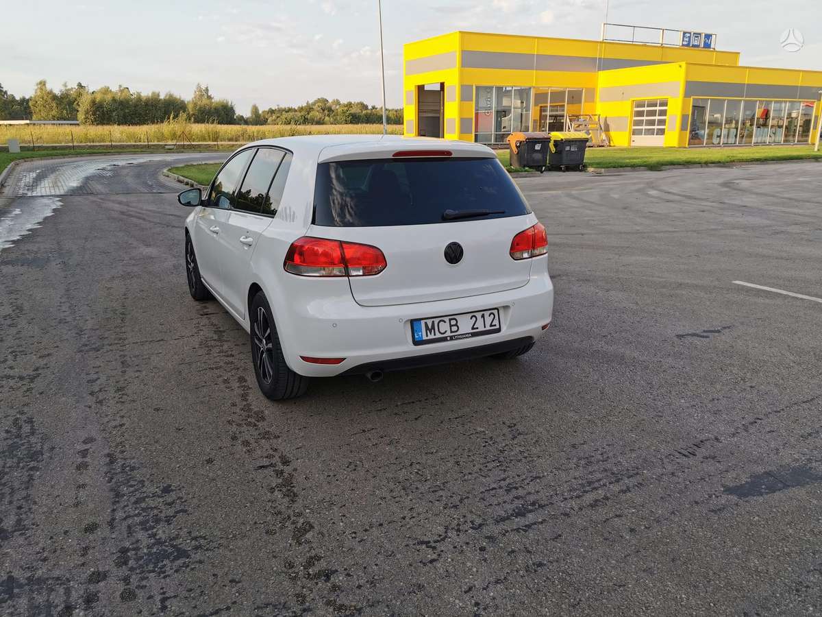 Volkswagen Golf - 8