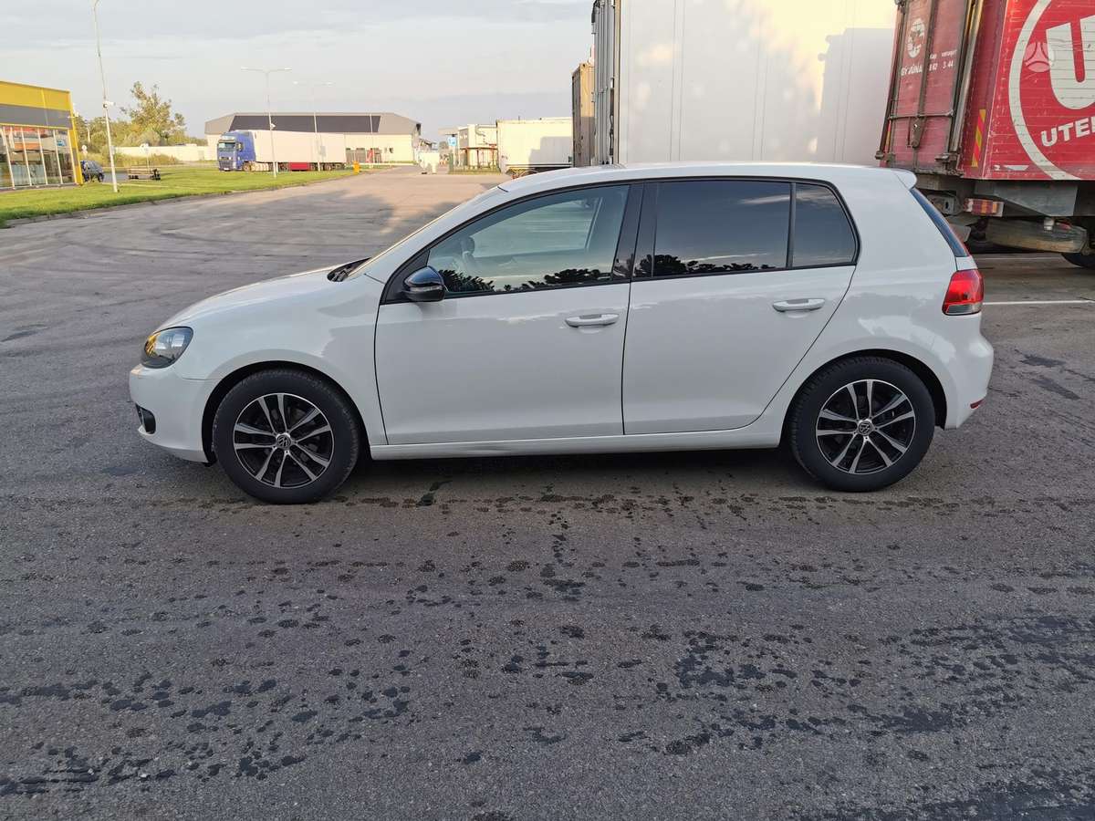 Volkswagen Golf - 11